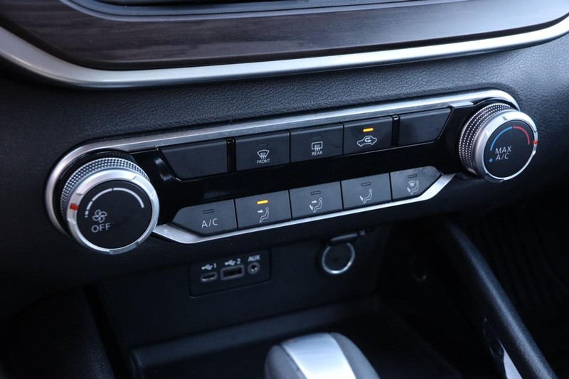 Nissan Altima Vehicle Image 17
