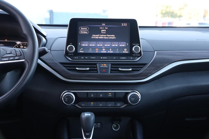 Nissan Altima Vehicle Image 23