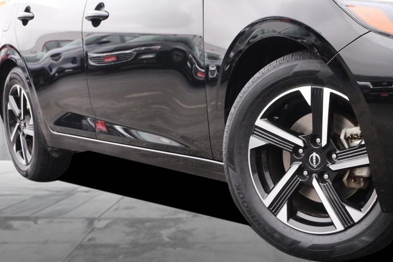 Nissan Sentra Vehicle Image 03