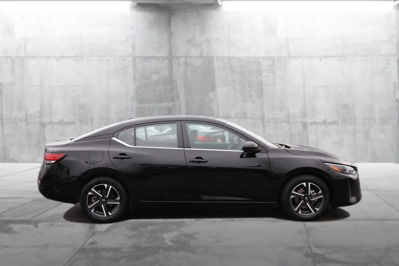 Nissan Sentra Vehicle Image 05