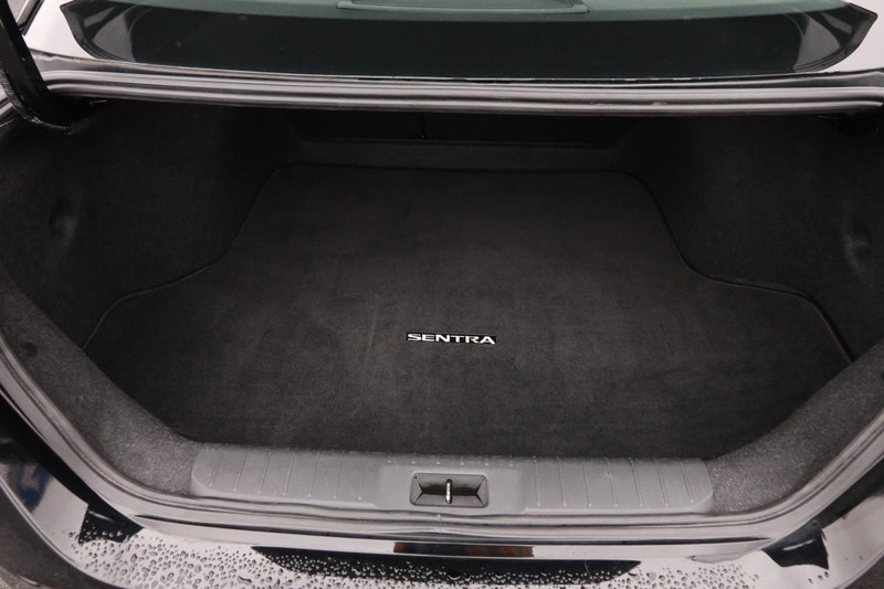 Nissan Sentra Vehicle Image 07