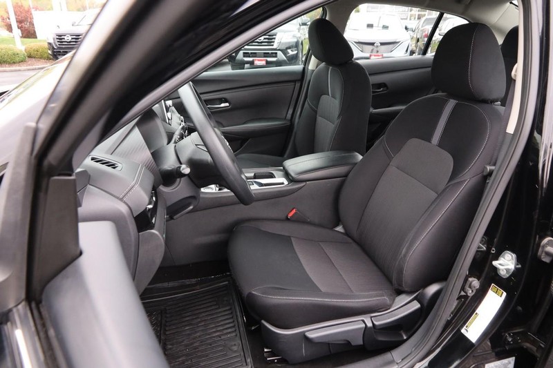 Nissan Sentra Vehicle Image 08