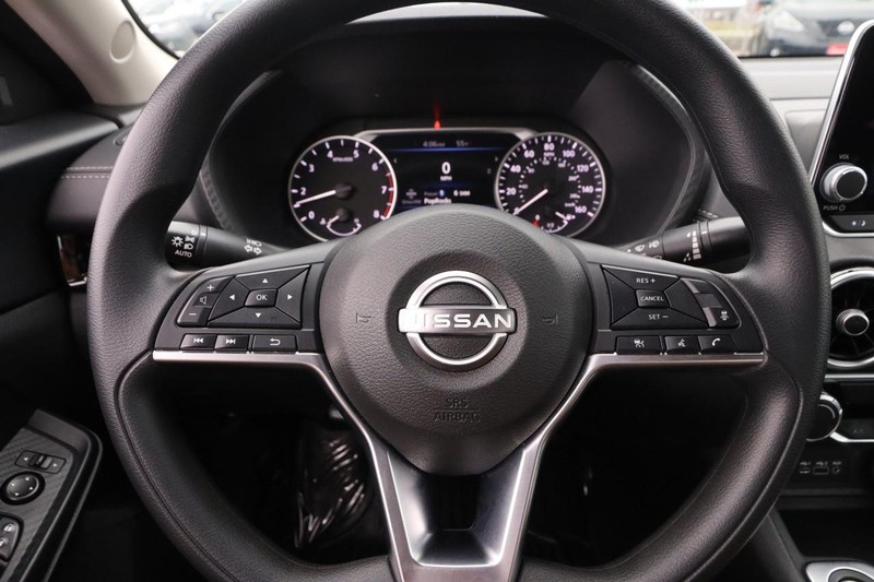 Nissan Sentra Vehicle Image 10