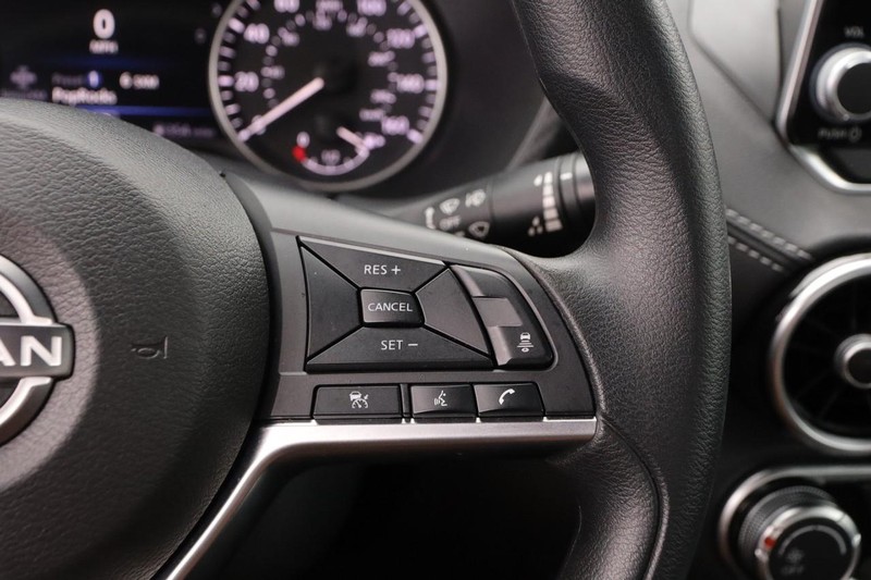 Nissan Sentra Vehicle Image 12