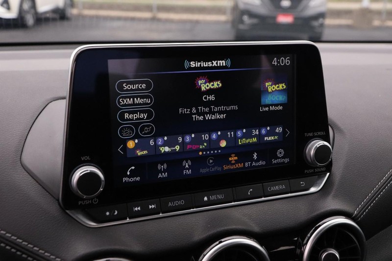 Nissan Sentra Vehicle Image 15