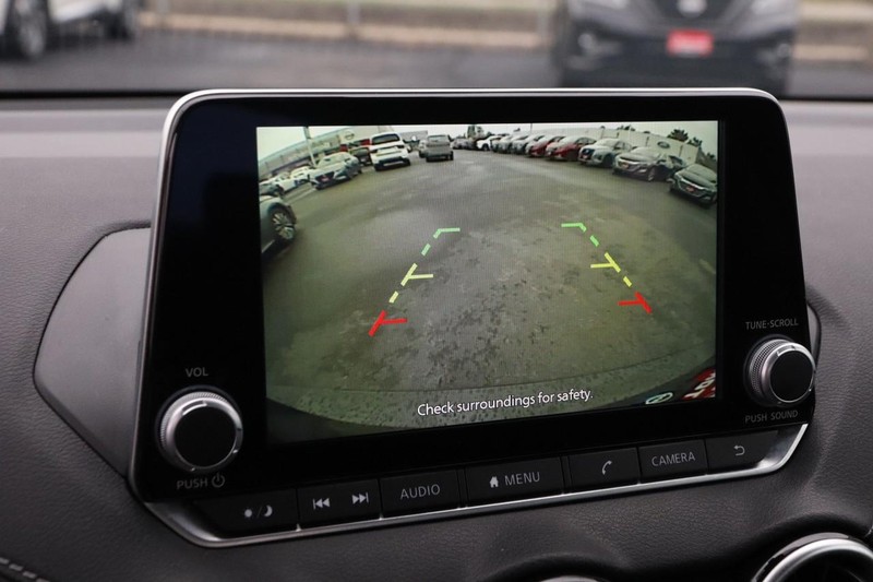 Nissan Sentra Vehicle Image 16