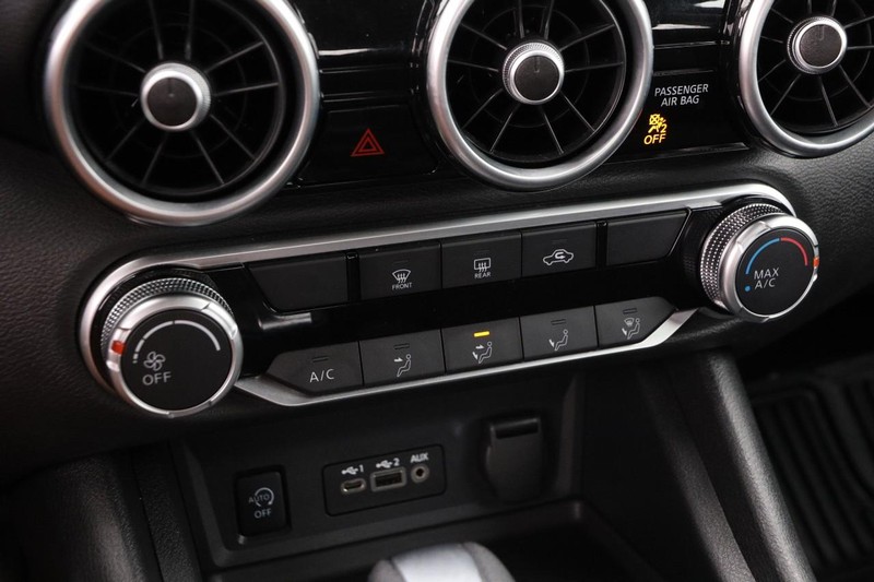 Nissan Sentra Vehicle Image 17