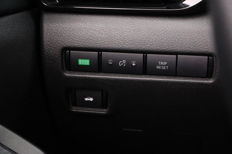 Nissan Sentra Vehicle Image 18