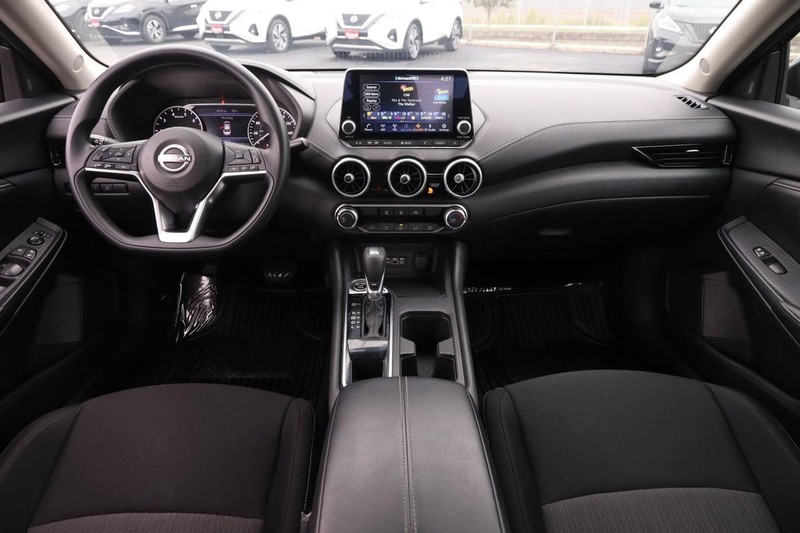 Nissan Sentra Vehicle Image 19