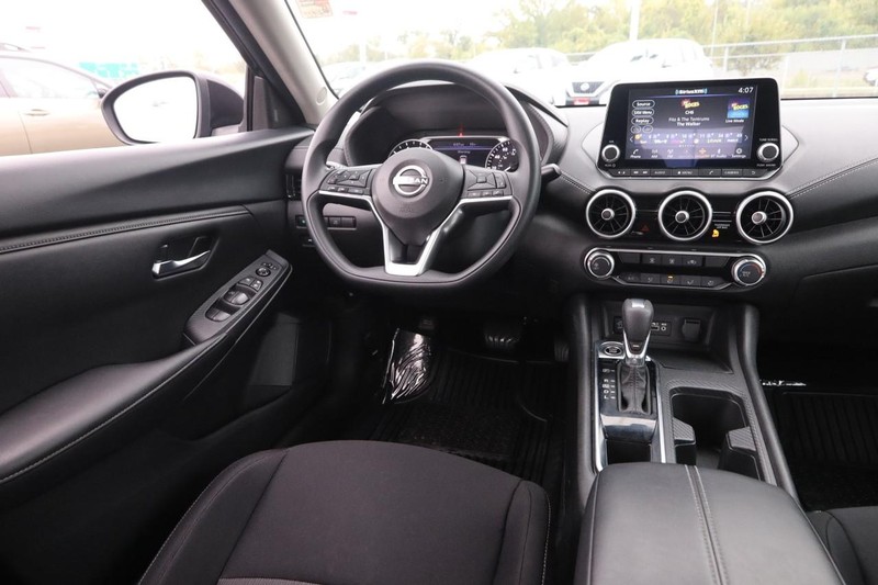 Nissan Sentra Vehicle Image 20