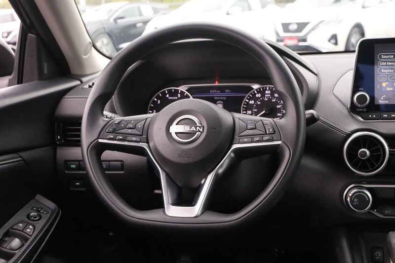 Nissan Sentra Vehicle Image 21