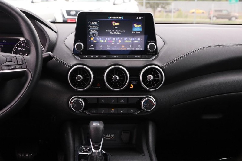 Nissan Sentra Vehicle Image 22