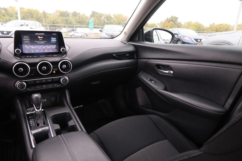 Nissan Sentra Vehicle Image 23