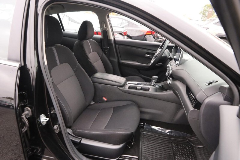 Nissan Sentra Vehicle Image 24