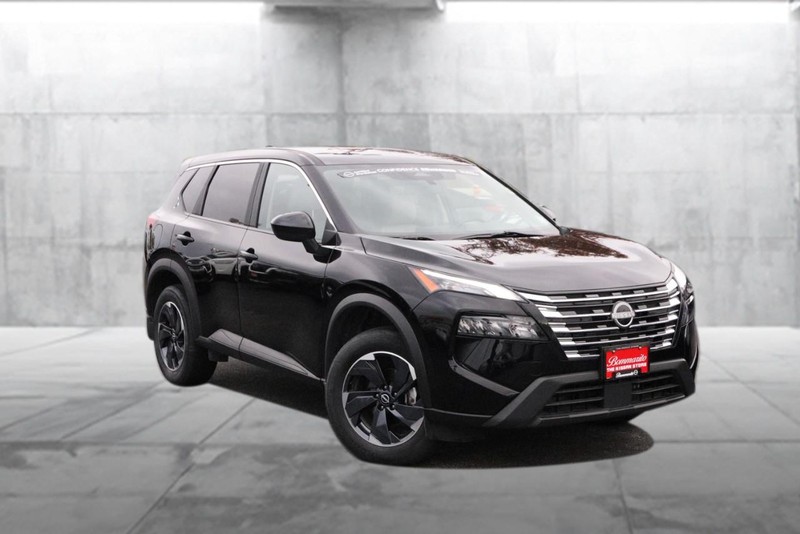 Nissan Rogue Vehicle Image 02