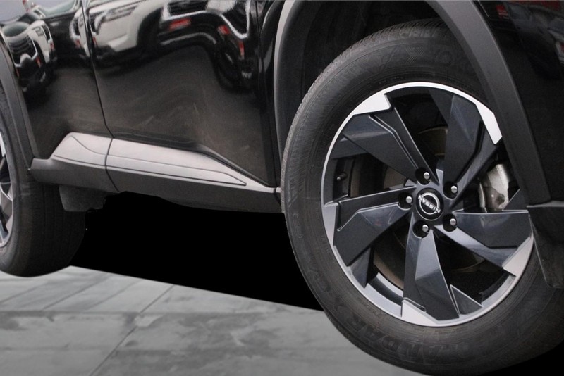 Nissan Rogue Vehicle Image 03