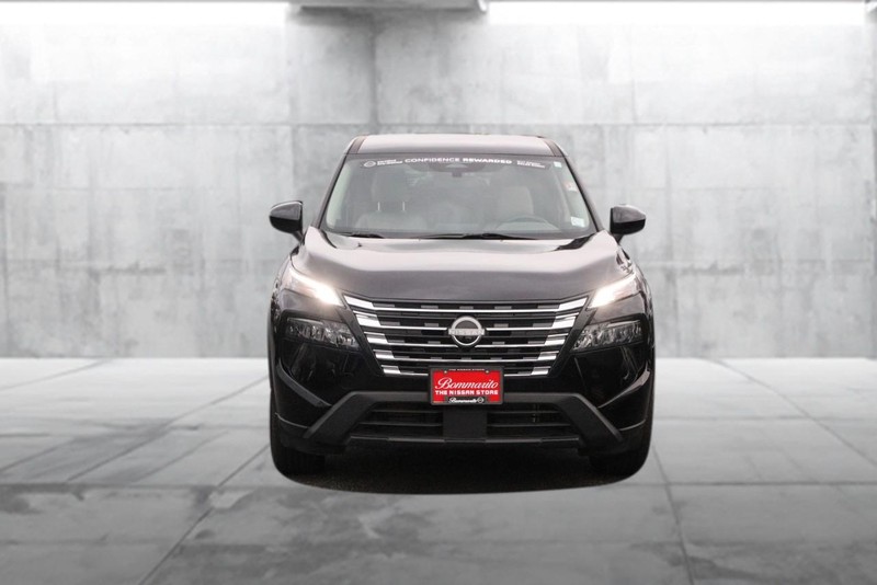 Nissan Rogue Vehicle Image 04