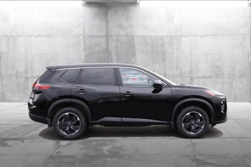 Nissan Rogue Vehicle Image 05