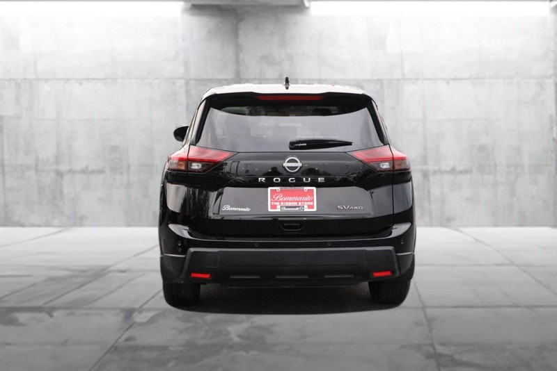Nissan Rogue Vehicle Image 06