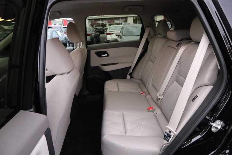 Nissan Rogue Vehicle Image 10