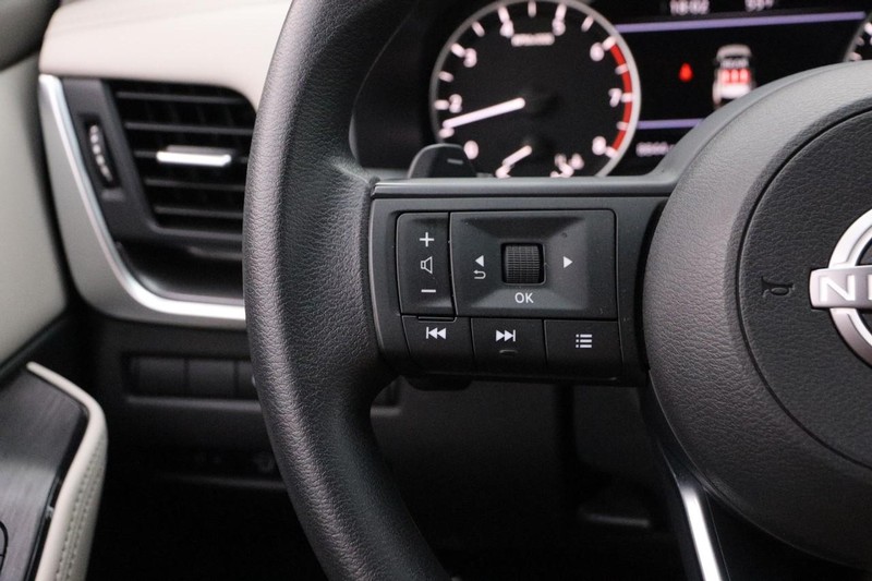 Nissan Rogue Vehicle Image 12