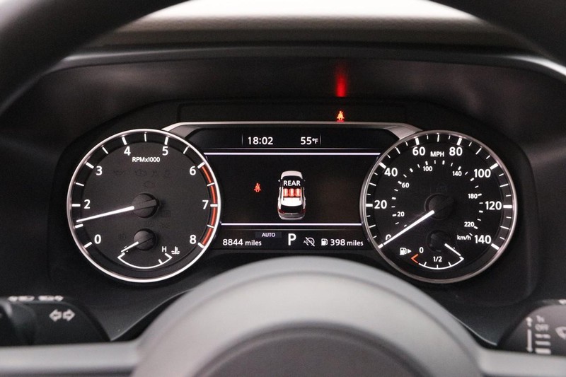 Nissan Rogue Vehicle Image 14