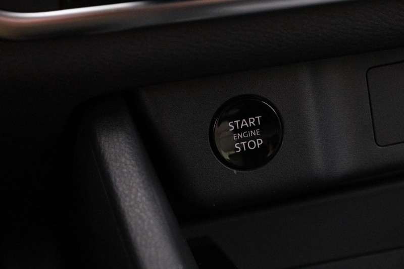 Nissan Rogue Vehicle Image 15