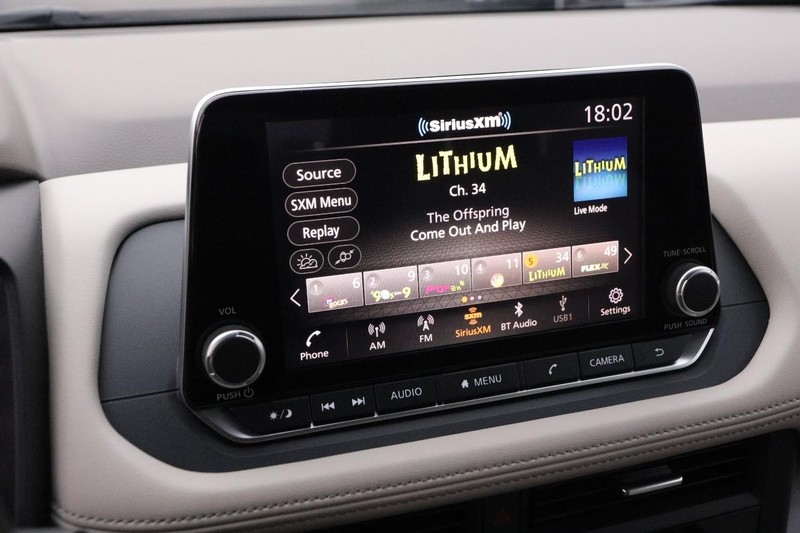 Nissan Rogue Vehicle Image 16