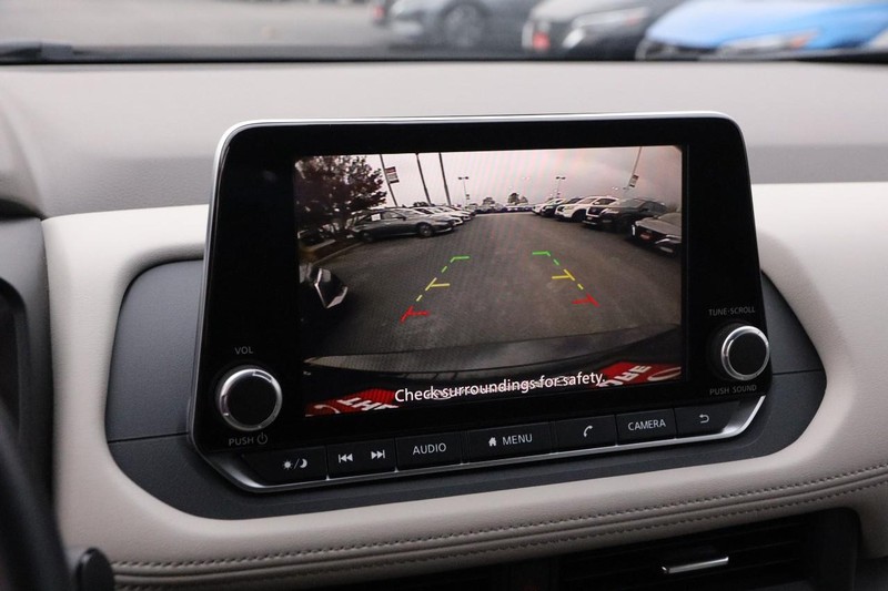 Nissan Rogue Vehicle Image 17