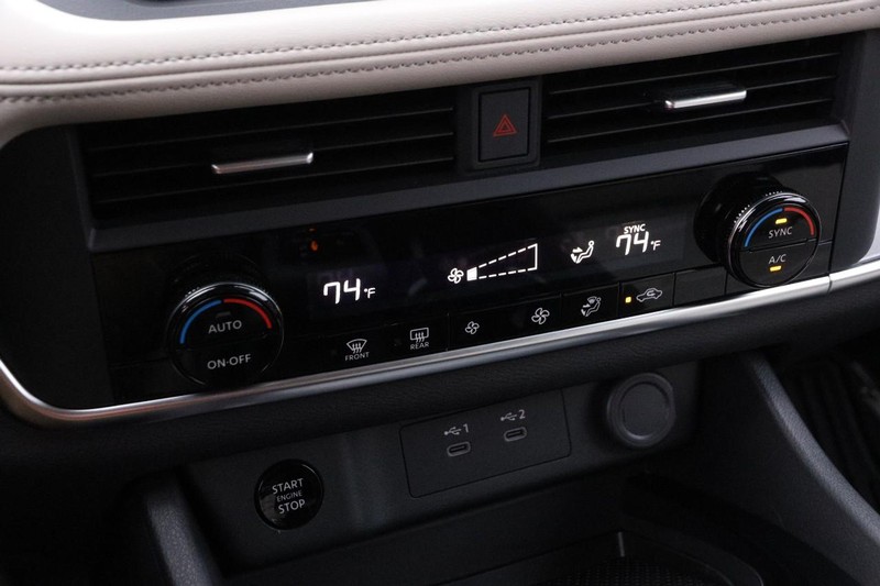 Nissan Rogue Vehicle Image 18