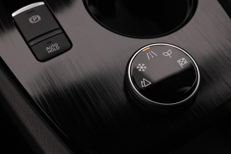 Nissan Rogue Vehicle Image 19