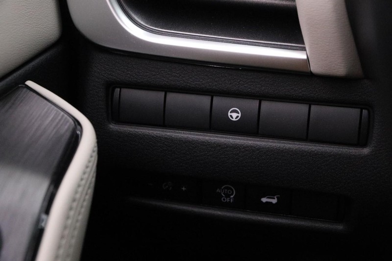 Nissan Rogue Vehicle Image 20