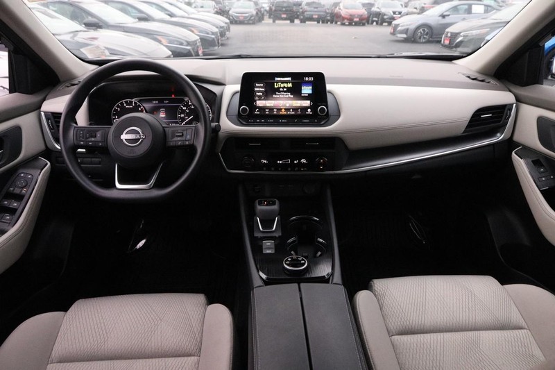Nissan Rogue Vehicle Image 21
