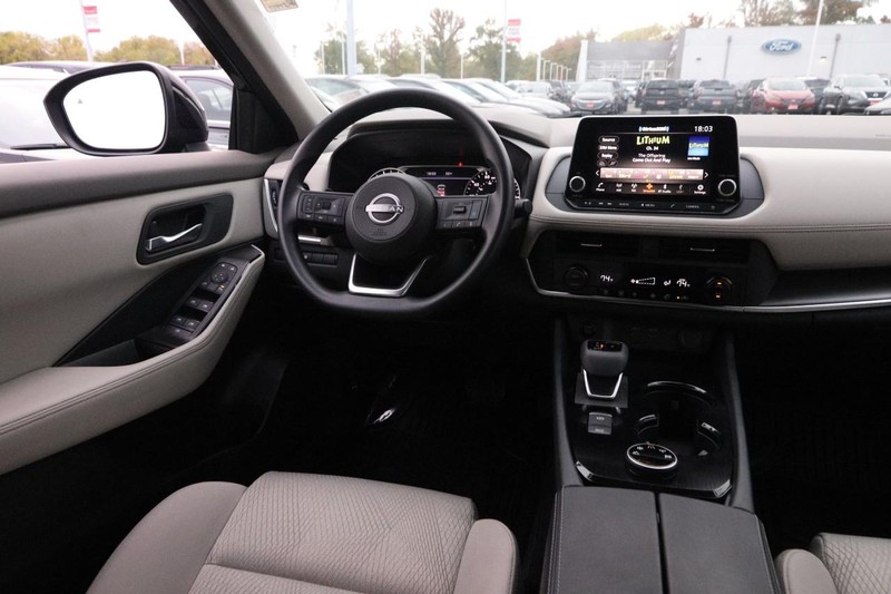 Nissan Rogue Vehicle Image 22