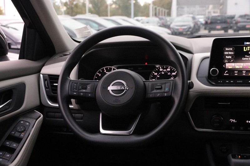 Nissan Rogue Vehicle Image 23