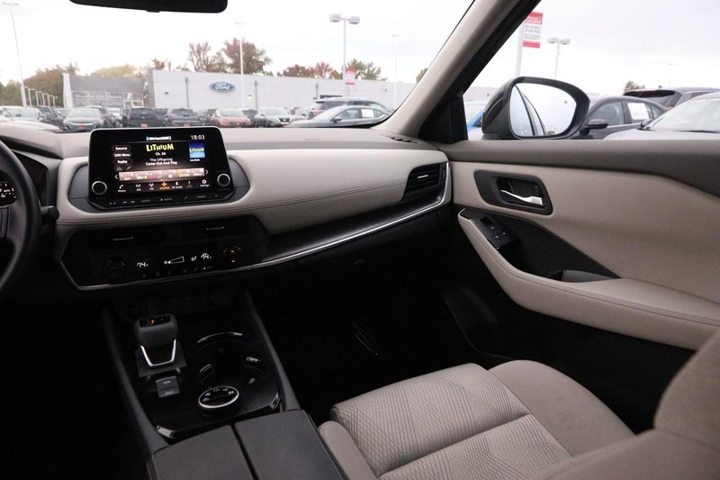 Nissan Rogue Vehicle Image 25