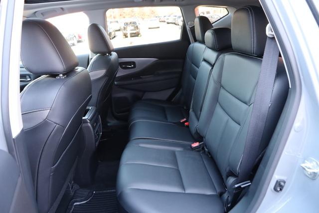 Nissan Murano Vehicle Image 11