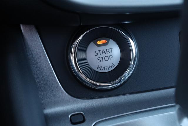 Nissan Murano Vehicle Image 17