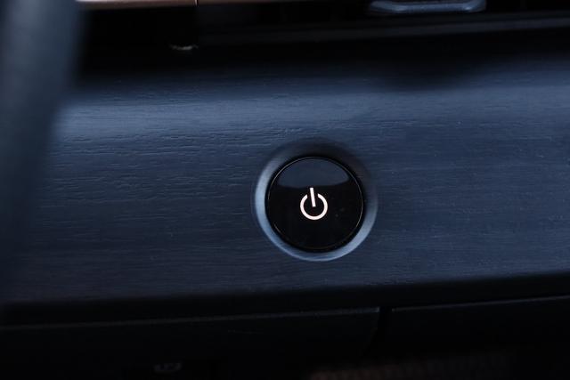 Nissan ARIYA Vehicle Image 16