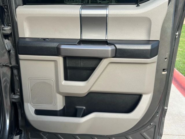 Ford F-150 Vehicle Full-screen Gallery Image 14