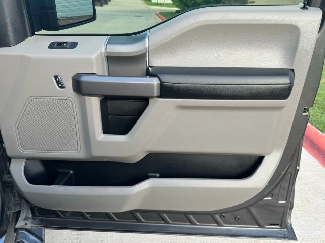 Ford F-150 Vehicle Full-screen Gallery Image 16