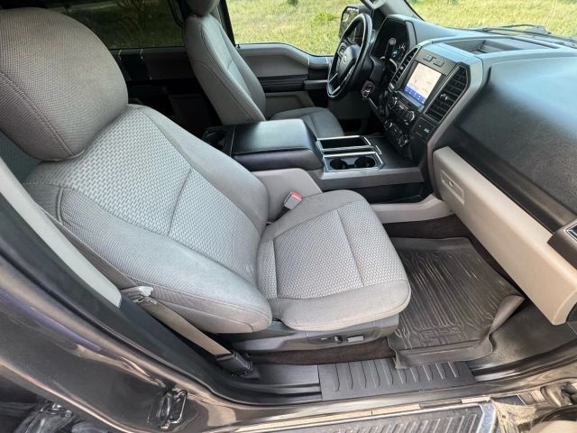 Ford F-150 Vehicle Full-screen Gallery Image 17