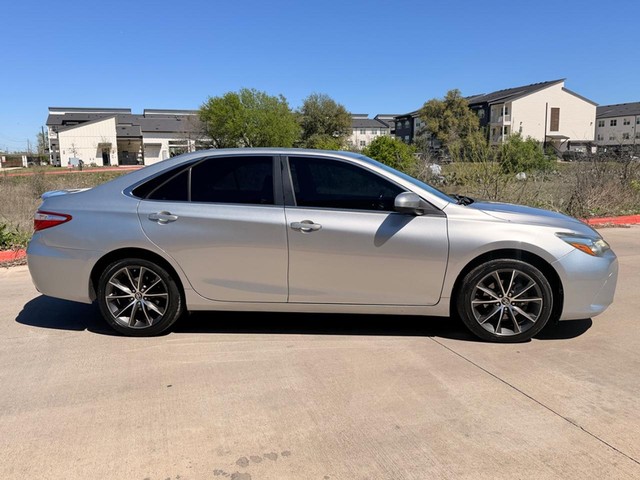 2017 Toyota Camry XSE - Photo 6
