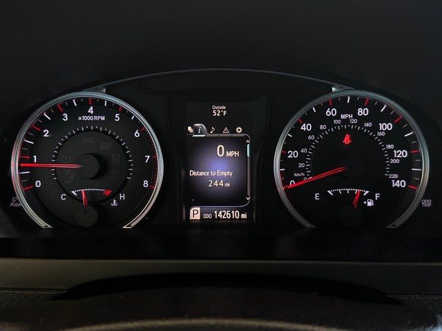 2017 Toyota Camry XSE - Photo 10