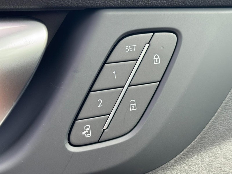 Buick Enclave Vehicle Image 11