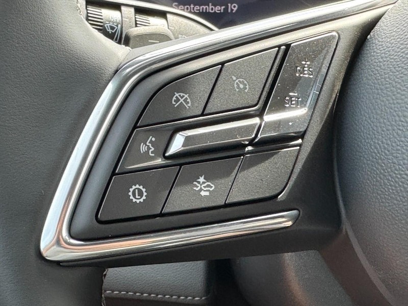 Buick Enclave Vehicle Image 12