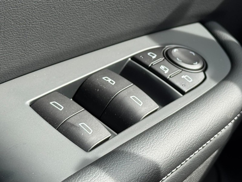 Buick Enclave Vehicle Image 17