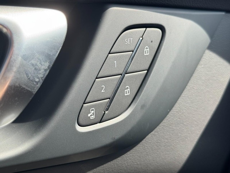 Buick Enclave Vehicle Image 12