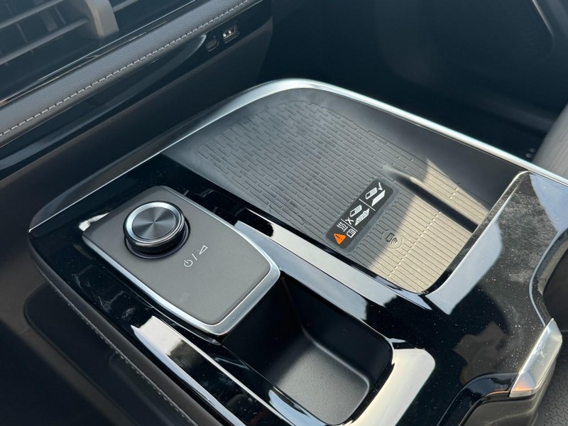 Buick Enclave Vehicle Image 15