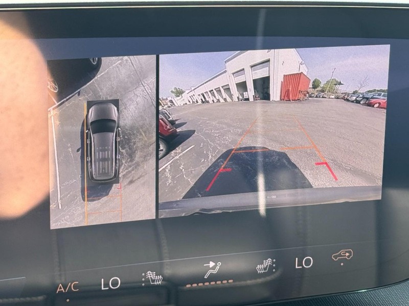 Buick Enclave Vehicle Image 17